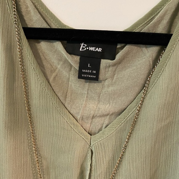 Women’s tank/off the shoulder top with built in necklace - Picture 5 of 6